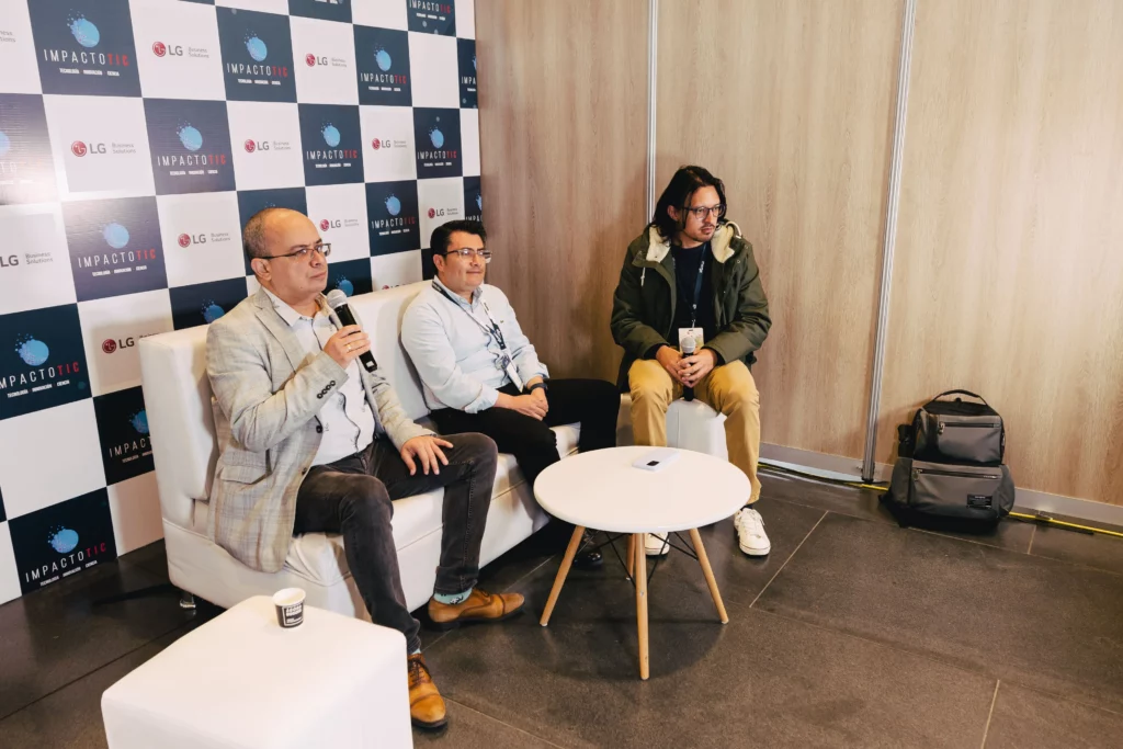 Clouxter Love Startups 1